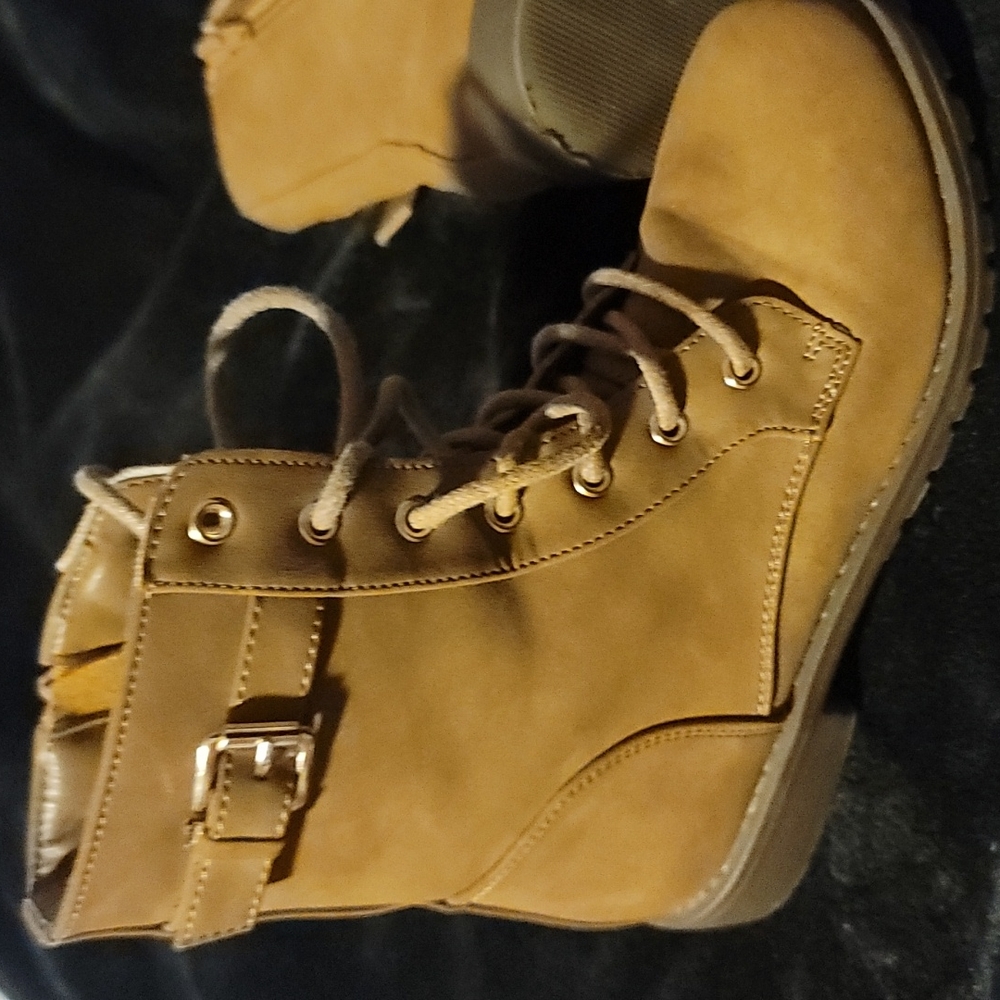 Girls boots